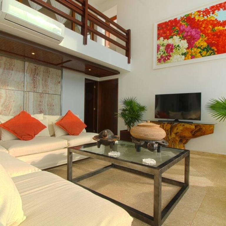 Two-Story Beachfront Oasis - Three-Bedroom Apartment - 15