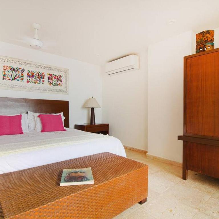 Two-Story Beachfront Oasis - Three-Bedroom Apartment - 19