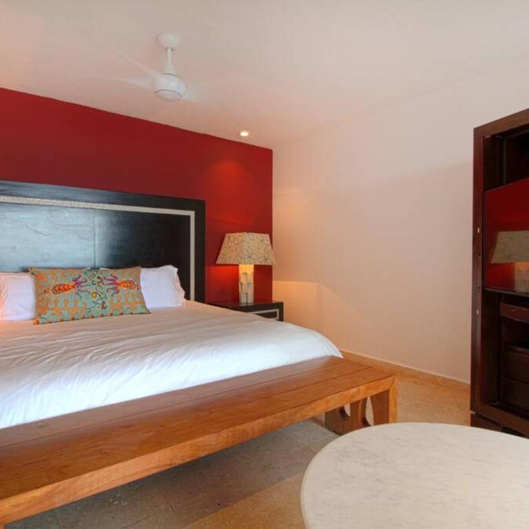 Two-Story Beachfront Oasis - Three-Bedroom Apartment - 22
