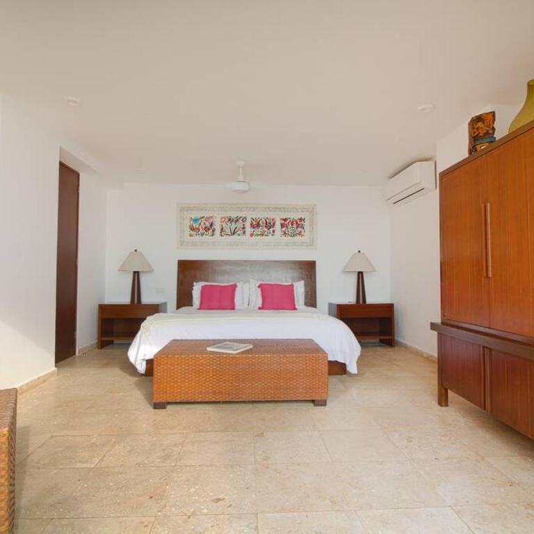 Two-Story Beachfront Oasis - Three-Bedroom Apartment - 25