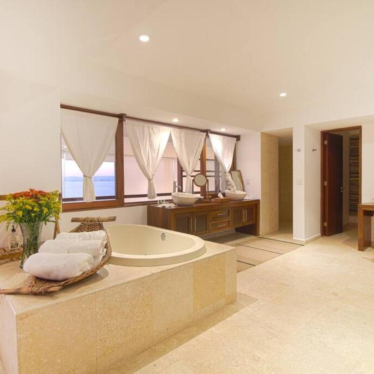 Two-Story Beachfront Oasis - Three-Bedroom Apartment - 28