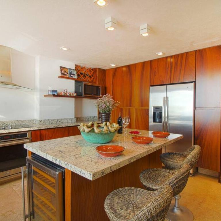 Two-Story Beachfront Oasis - Three-Bedroom Apartment - 35