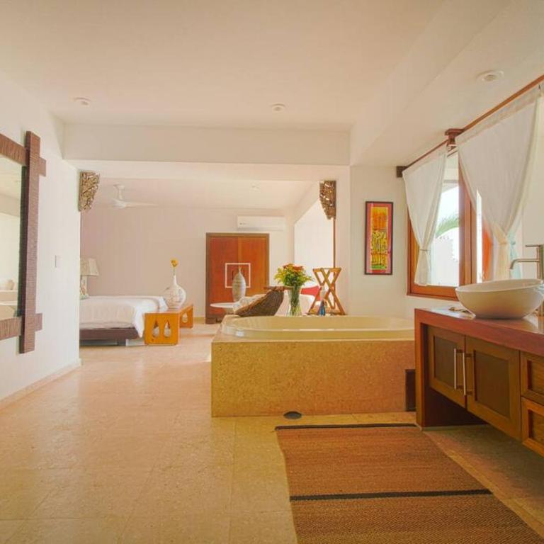 Two-Story Beachfront Oasis - Three-Bedroom Apartment - 38