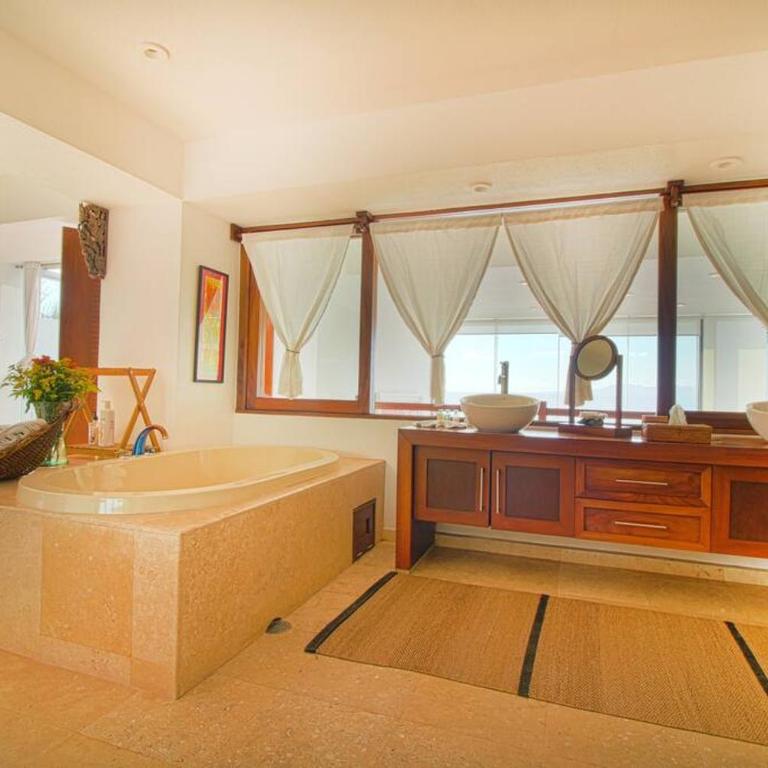 Two-Story Beachfront Oasis - Three-Bedroom Apartment - 40
