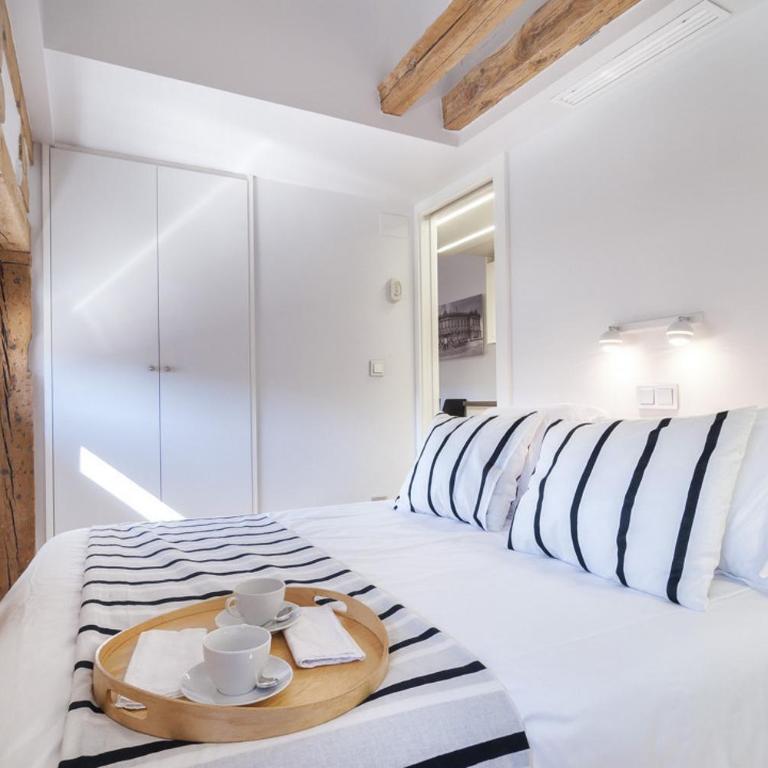 Central apartment W 2Beds and 1baths-Plaza Mayor - Two-Bedroom Apartment - 1