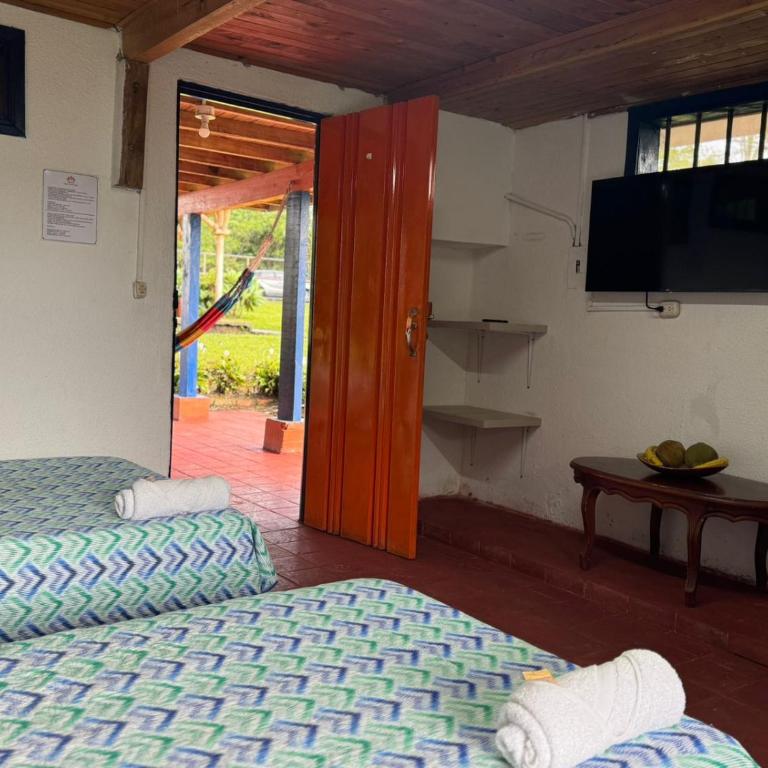 Finca Hotel San Cristobal Quindio - Habitación Familiar con baño privado - 5