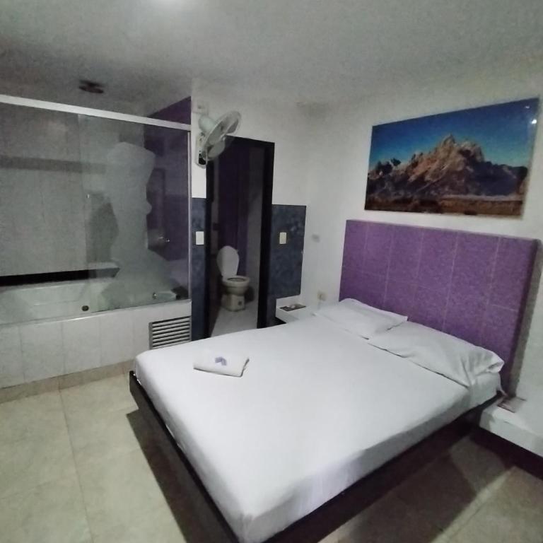 Hotel Medellin Park - Habitación Deluxe - 7