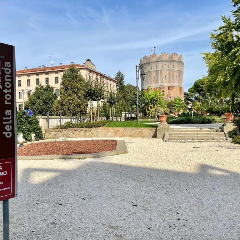 -Piazza Mazzini- 120 mq - 2 camere - 2 bagni e Garage - Appartamento con 2 Camere da Letto - 36