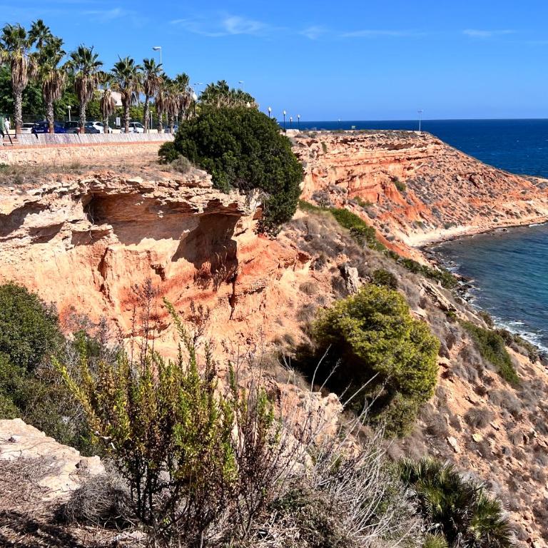 Turquesa del Mar - Charming Ground-Floor Spanish Apartment with Large Sunny Terrace - Apartamento de 2 dormitorios - 48