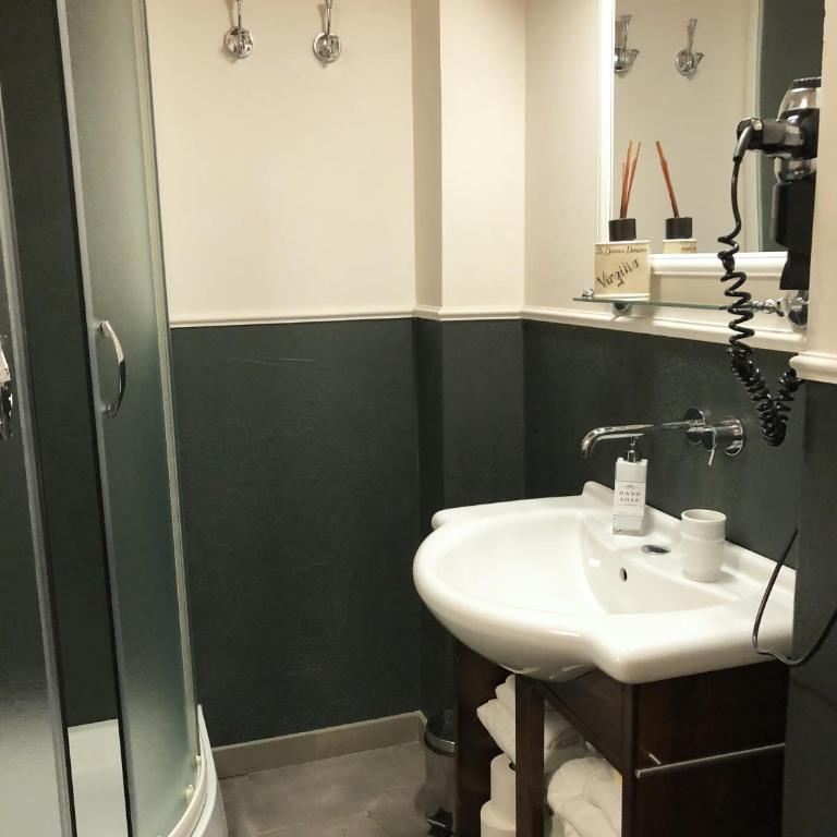 La Divina Dimora - Apartment with Shower - 10