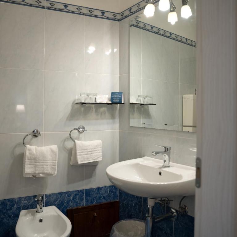 Hotel Romagna - Camera Matrimoniale/Doppia con Letti Singoli - 11