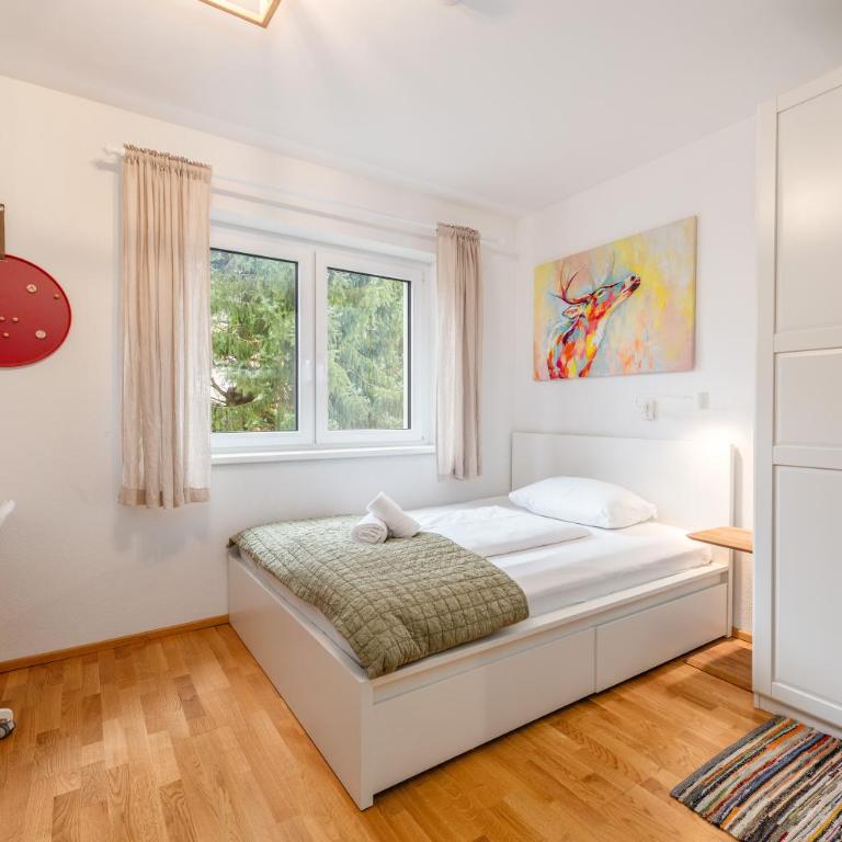 Highland Moments Apartment - by myNests - Two-Bedroom Apartment - 15