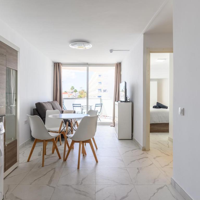 Sol y Playa IIII - Apartamento de 2 dormitorios con balcón - 1