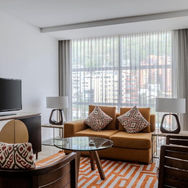 Cali Marriott Hotel - Suite Junior con cama extragrande - 5