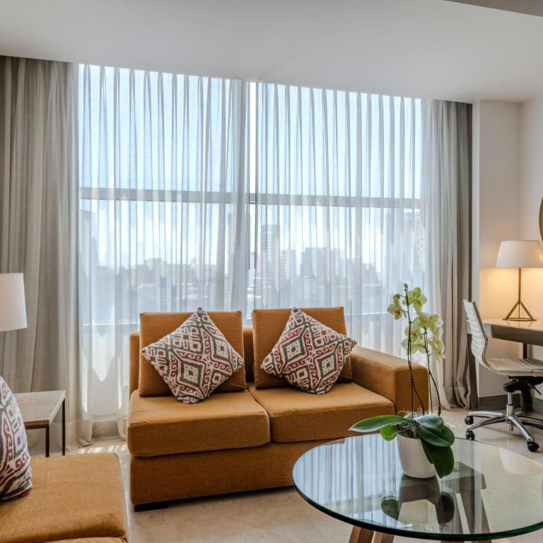 Cali Marriott Hotel - Suite Estudio con acceso al salón VIP - 1 cama extragrande - 5