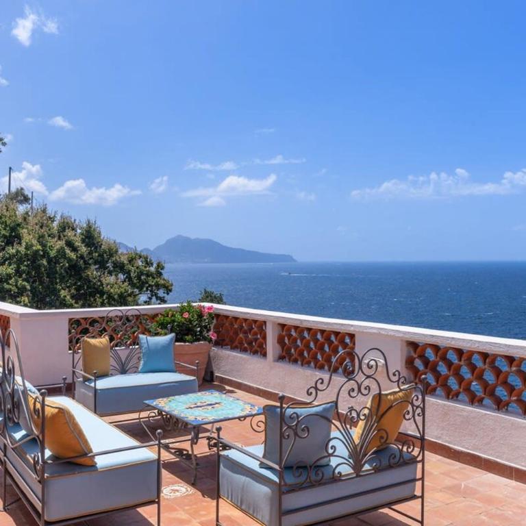 Villa Dafne Gulf Views Pool and Guest Services by Feeling Italy - Villa - 32