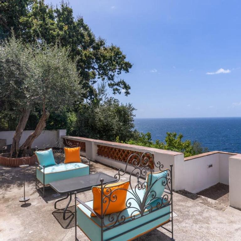 Villa Dafne Gulf Views Pool and Guest Services by Feeling Italy - Villa - 51