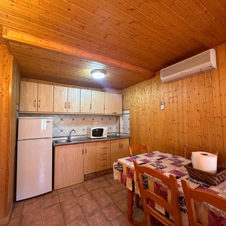 CASA DE MADERA ZUMACAR VI - Three-Bedroom House - 5