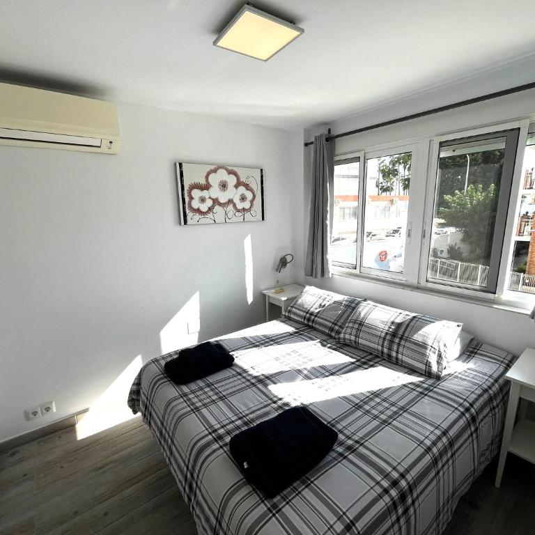 Sunshine Beach by the sea - One-Bedroom Apartment - 4