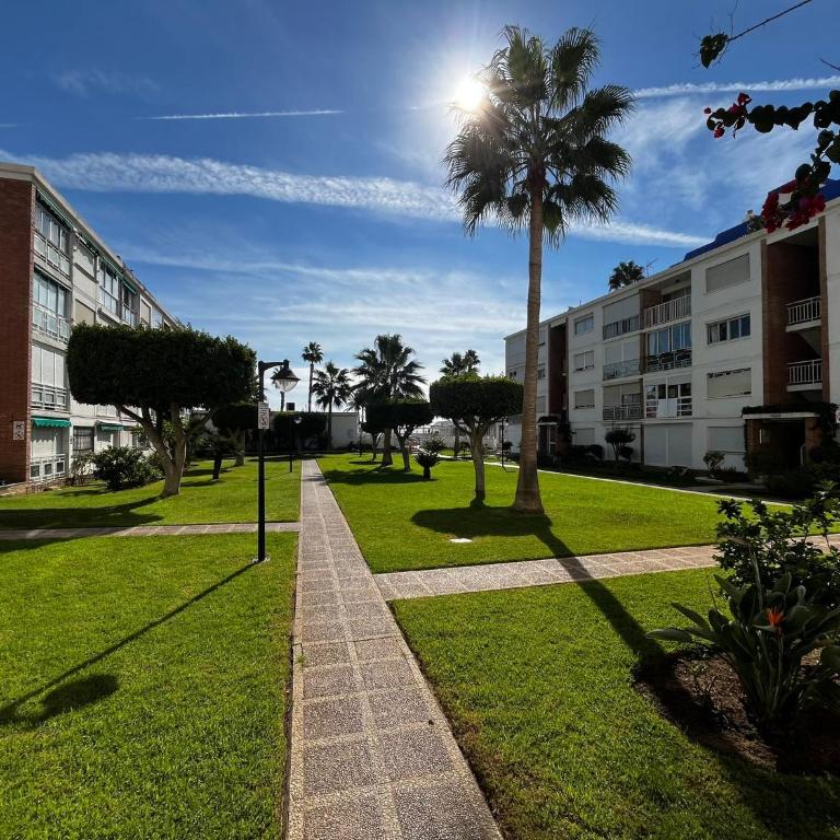 Sunshine Beach by the sea - One-Bedroom Apartment - 1