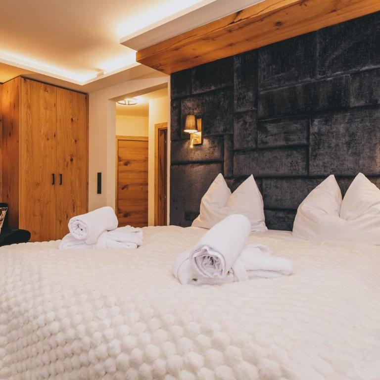 Hotel Gasthof Mitteregger -Best place in town with summercard and breakfast - Deluxe Doppelzimmer - 1