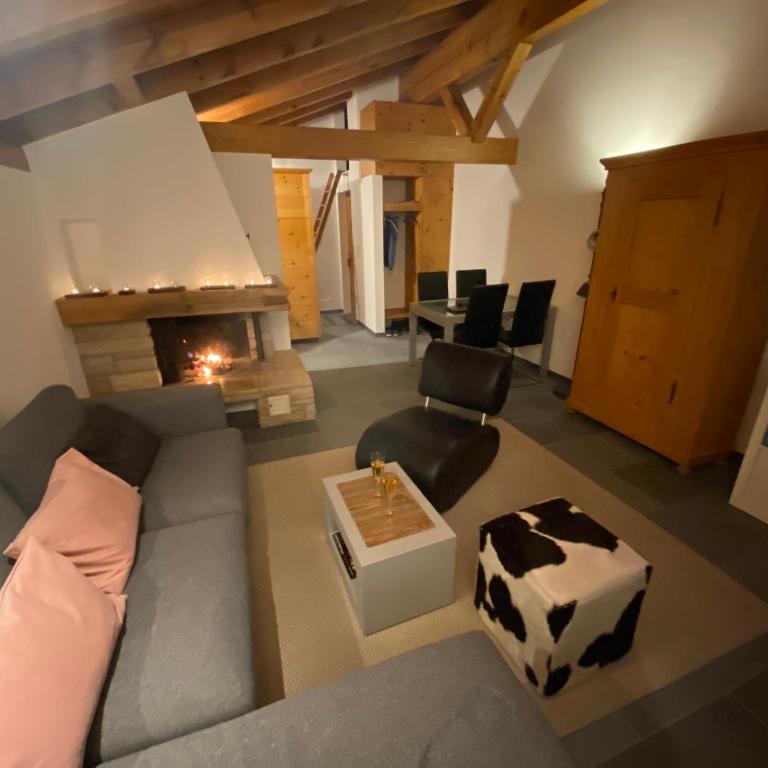 Casa Ansiel - 2.5 Zimmer Ferienwohnung am Sonnenhang von Falera - Apartment mit Blick auf die Berge - 25