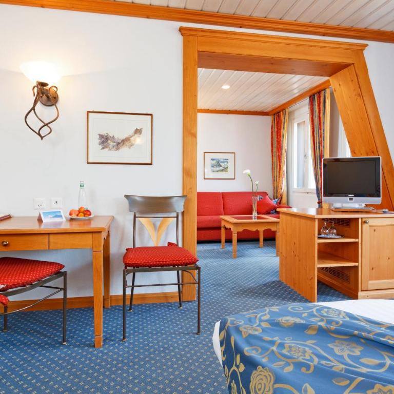 Derby Swiss Quality Hotel - Doppelzimmer Comfort Plus mit Sitzecke und Balkon - 8