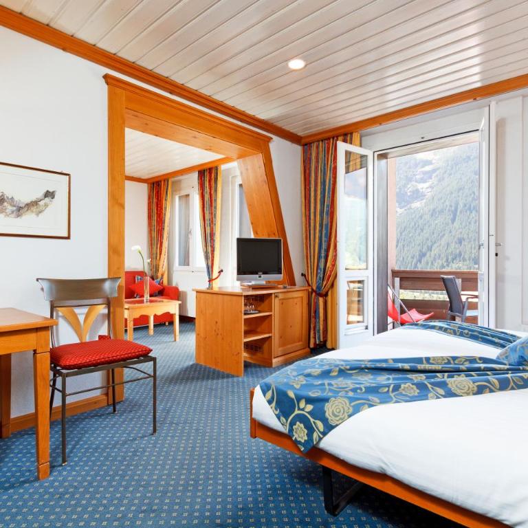 Derby Swiss Quality Hotel - Doppelzimmer Comfort Plus mit Sitzecke und Balkon - 7