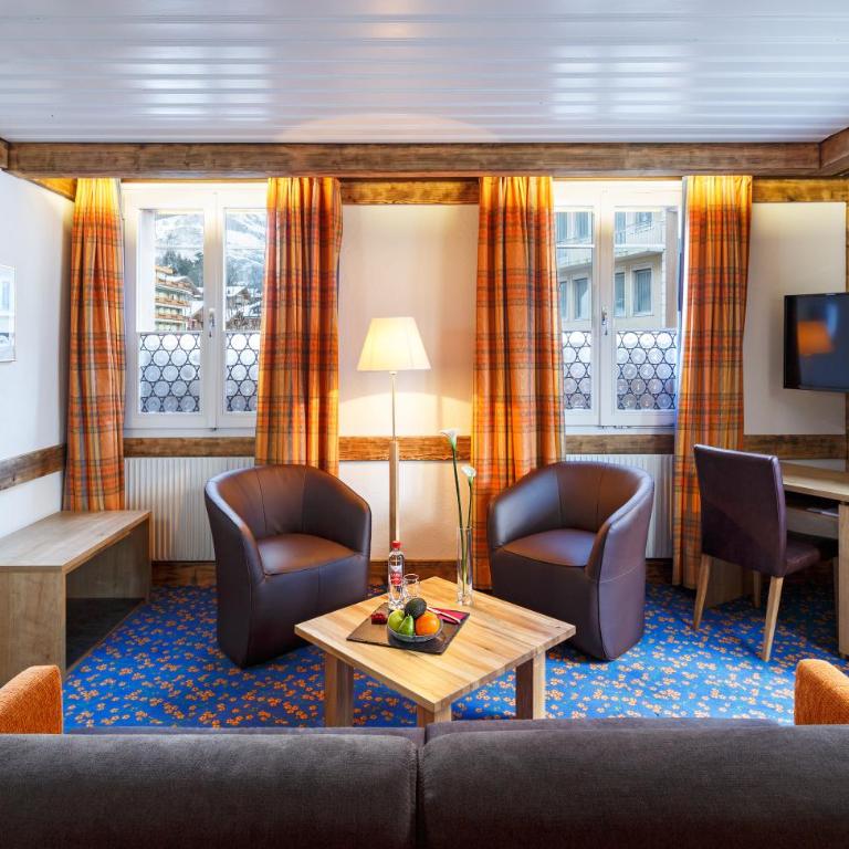 Derby Swiss Quality Hotel - Doppelzimmer Comfort Plus mit Sitzecke und Balkon - 13