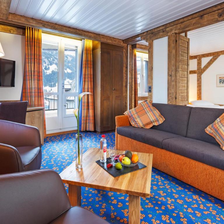 Derby Swiss Quality Hotel - Doppelzimmer Comfort Plus mit Sitzecke und Balkon - 11