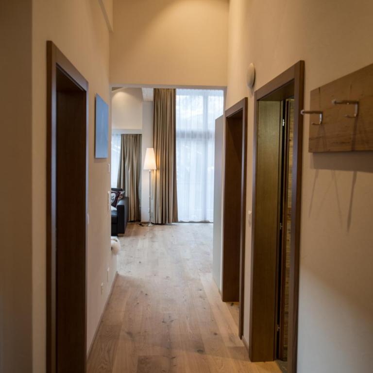 Suitenhotel Panorama Ski Lodge - Deluxe Apartment mit 2 Schlafzimmern und Balkon mit Aussicht auf das Matterhorn - 3