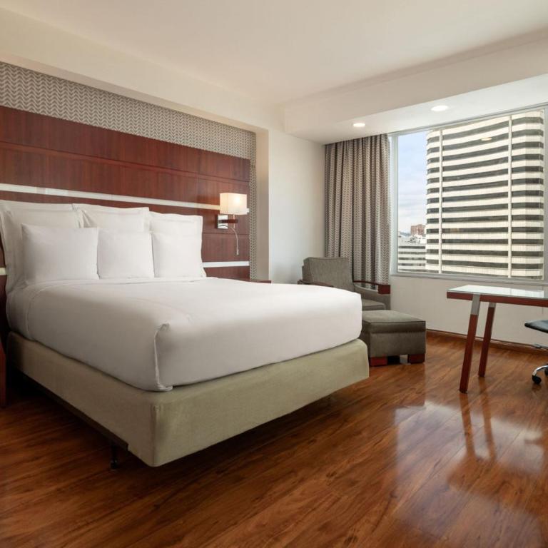 JW Marriott Quito - Habitación Executive con terraza - Cama extragrande - 3