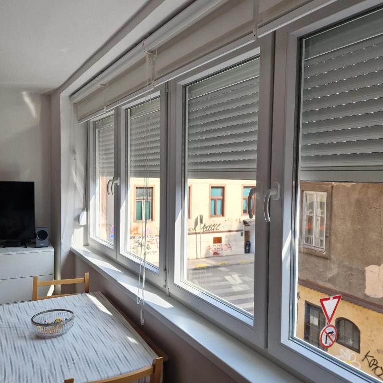 Cheyf Modern Studio in Center - One-Bedroom Apartment - 12