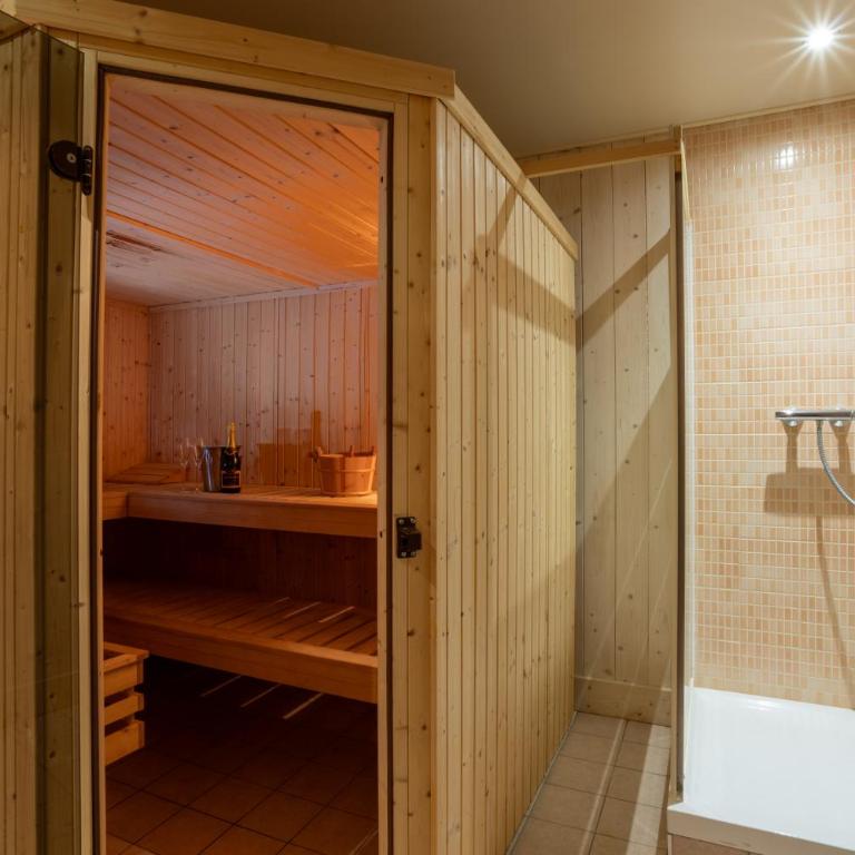 Chalet Melusine - Big Chalet w Spa Pool, Sauna, Huge Terrace, Views & Privacy! - Chalet - 24