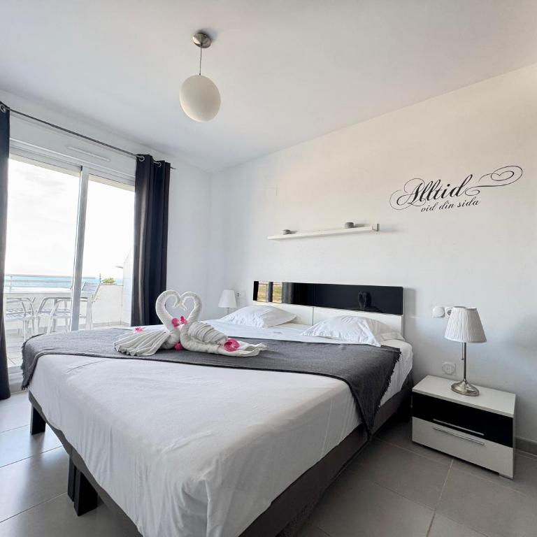 Nova Beach Paradise Apartment - Two-Bedroom Deluxe Apartment with Ocean View - 22