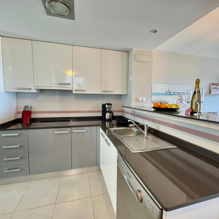 Nova Beach Paradise Apartment - Two-Bedroom Deluxe Apartment with Ocean View - 15