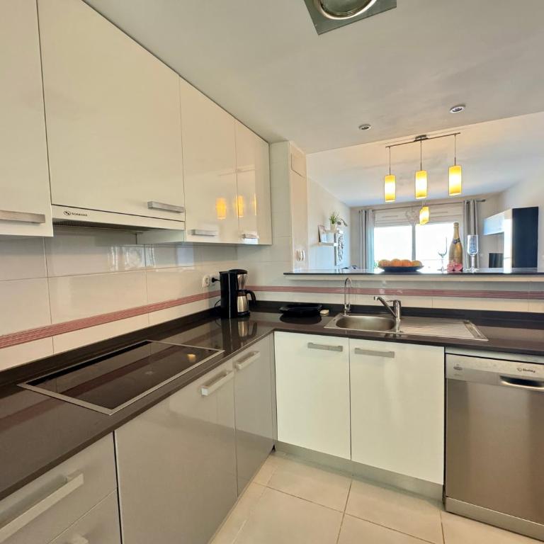 Nova Beach Paradise Apartment - Two-Bedroom Deluxe Apartment with Ocean View - 14