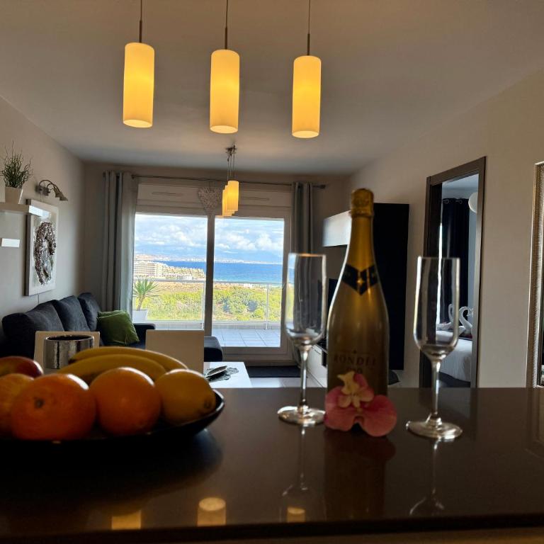 Nova Beach Paradise Apartment - Two-Bedroom Deluxe Apartment with Ocean View - 13