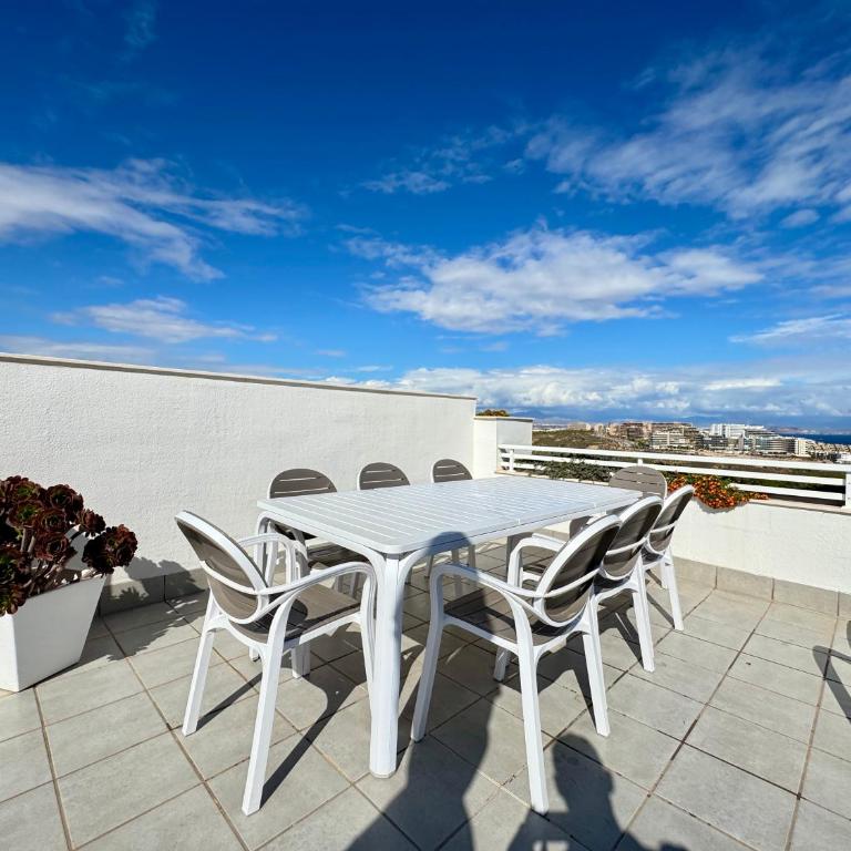 Nova Beach Paradise Apartment - Two-Bedroom Deluxe Apartment with Ocean View - 9