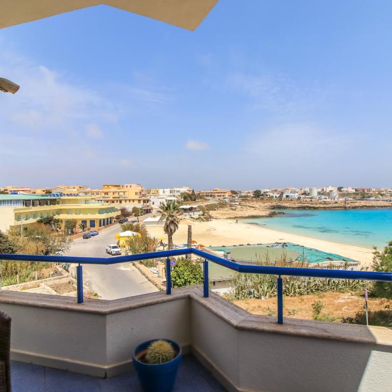 Hotel Il Faro Della Guitgia Tommasino - Camera Matrimoniale con Balcone e Vista Mare - 4