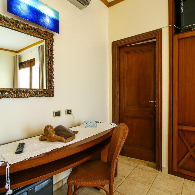 Hotel Il Faro Della Guitgia Tommasino - Camera Matrimoniale con Balcone e Vista Mare - 5