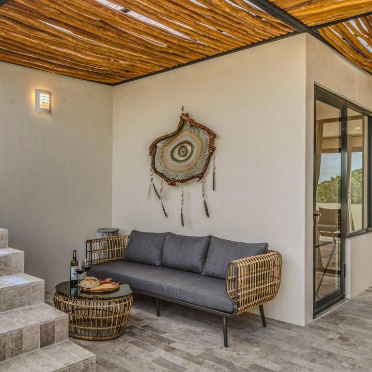 Fast Wi-Fi Deluxe 3BR PH with Private Pool and Rooftop - Three-Bedroom Apartment - 10