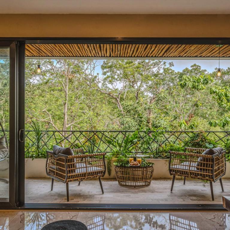 Fast Wi-Fi Deluxe 3BR PH with Private Pool and Rooftop - Three-Bedroom Apartment - 17