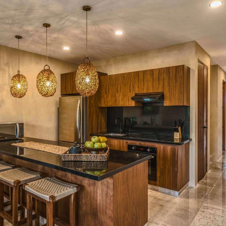 Fast Wi-Fi Deluxe 3BR PH with Private Pool and Rooftop - Three-Bedroom Apartment - 20