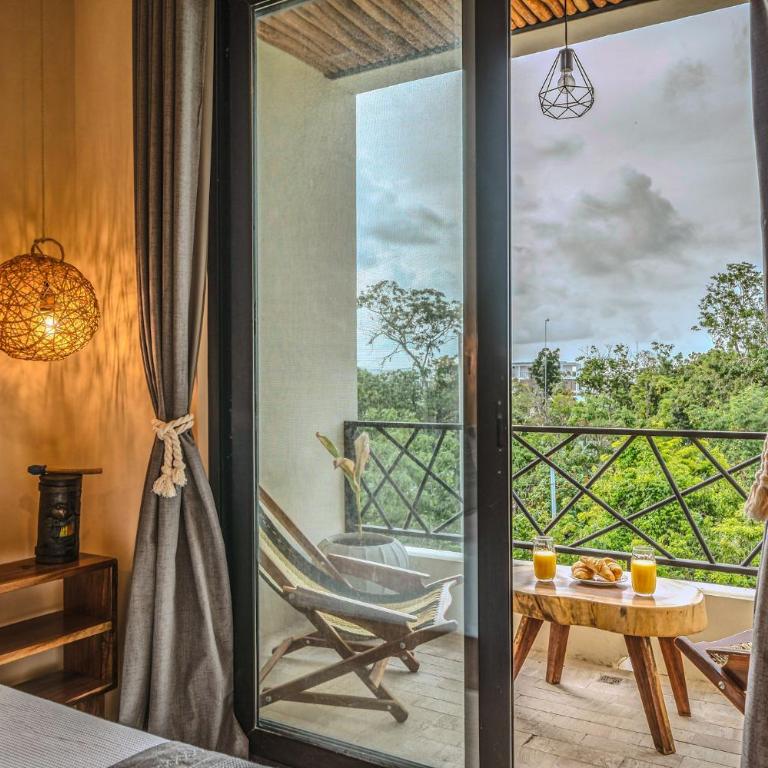 Fast Wi-Fi Deluxe 3BR PH with Private Pool and Rooftop - Three-Bedroom Apartment - 21