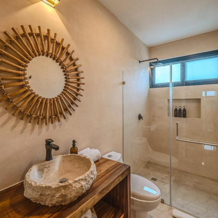 Fast Wi-Fi Deluxe 3BR PH with Private Pool and Rooftop - Three-Bedroom Apartment - 28