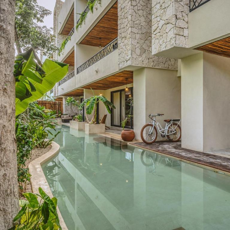 Fast Wi-Fi Deluxe 3BR PH with Private Pool and Rooftop - Three-Bedroom Apartment - 31