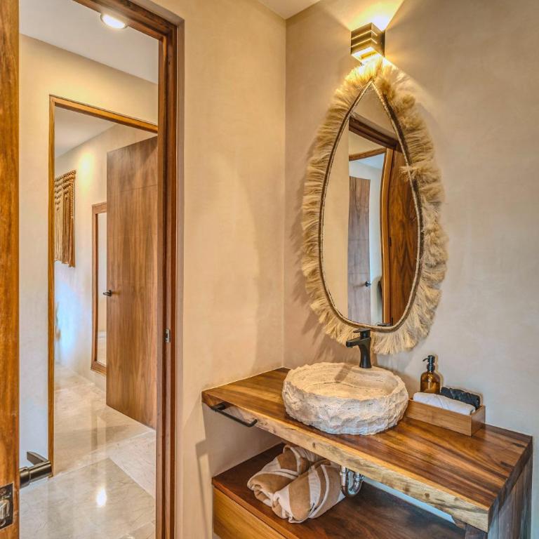 Fast Wi-Fi Deluxe 3BR PH with Private Pool and Rooftop - Three-Bedroom Apartment - 36