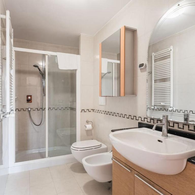 Charme e Lusso a San Pietro - Appartamento con Vista Città - 13