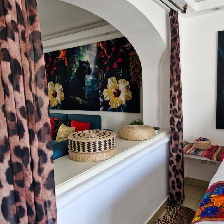 Jungle Room - One-Bedroom Apartment - 15